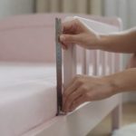 Измерение высоты бортиков детской кровати
